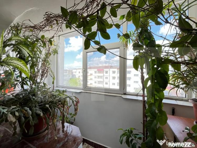 Apartament cu 3 camere semidecomandat în Central