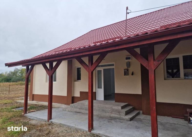 Casă cu 4 camere cu Teren 1000 Mp în Căianu