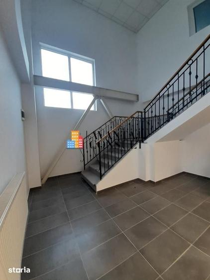 Spațiu comercial, de 2,360 mp, în Central