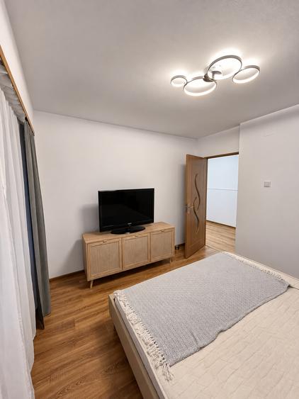 Apartament cu 3 camere decomandat în Lipovei