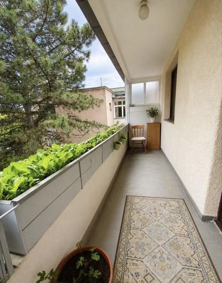 Apartament cu 3 camere decomandat în Cornișa