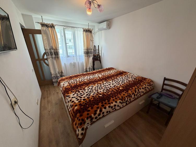 Apartament cu 3 camere semidecomandat în Pantelimon