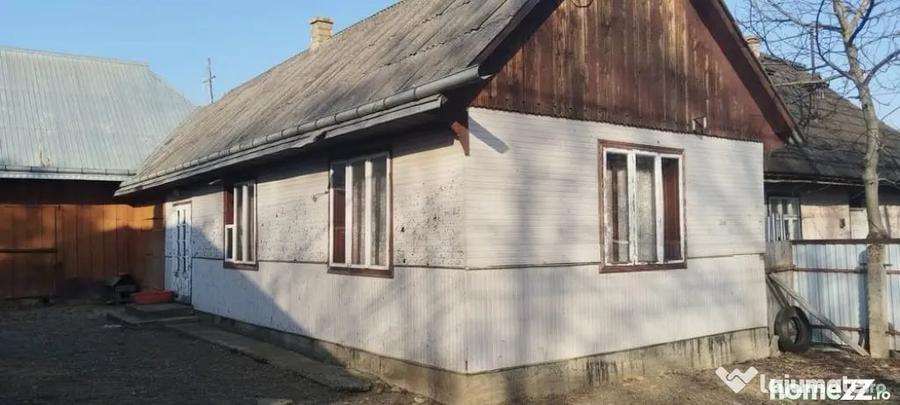 Casă cu 4 camere cu Teren 5400 Mp în Frătăuții Vechi