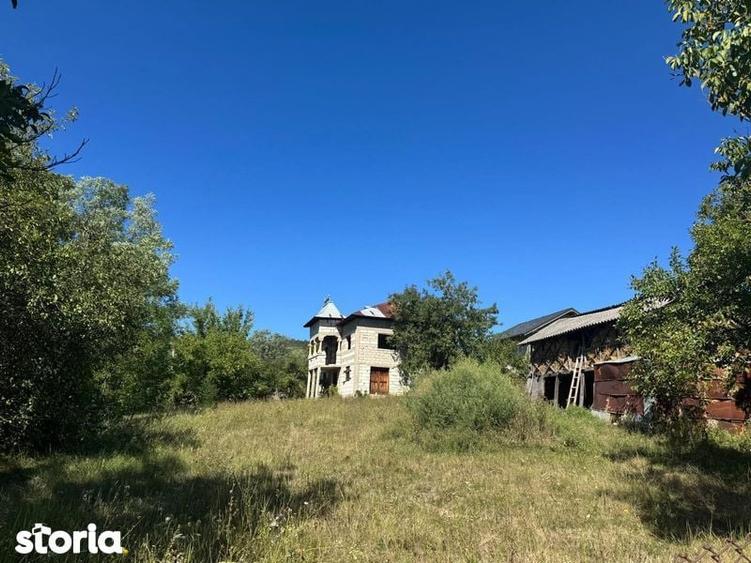 Casă cu 4 camere cu Teren 200 Mp în Petros