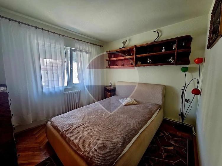 Apartament cu 4 camere decomandat în Central