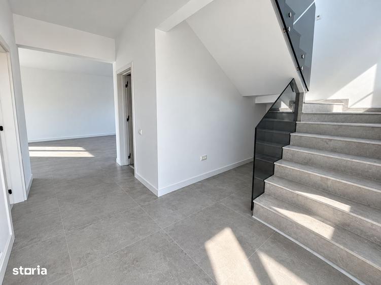 Casă cu 4 camere cu Teren 450 Mp în Domnești