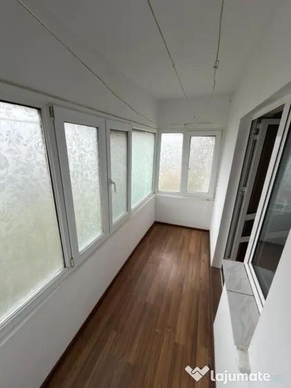 Apartament cu 3 camere decomandat în Balta Albă
