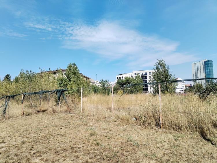 Teren Construcții intravilan de 3000 mp, în Central