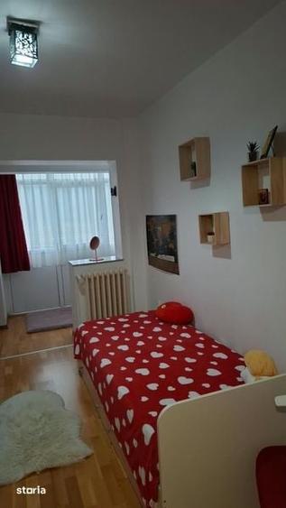 Apartament cu 4 camere decomandat în Central
