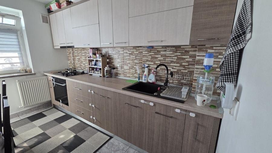 Apartament cu 3 camere decomandat în Trivale