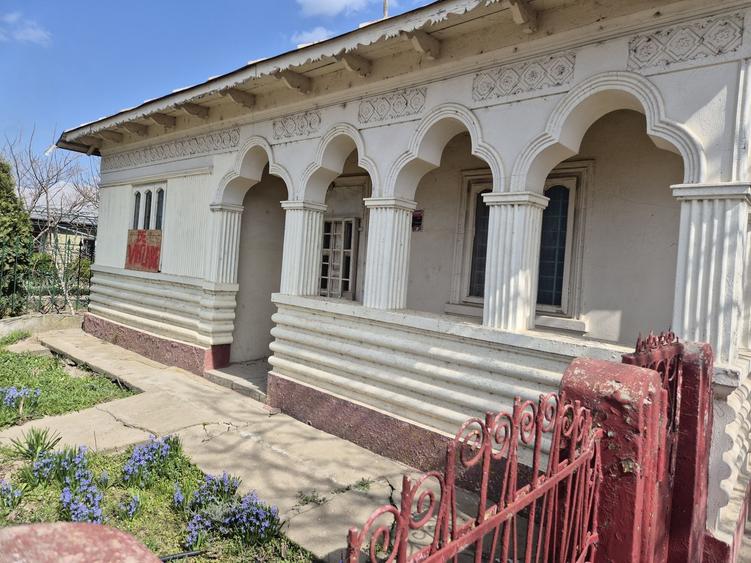 Casă cu 4 camere cu Teren 1200 Mp în Tichilești