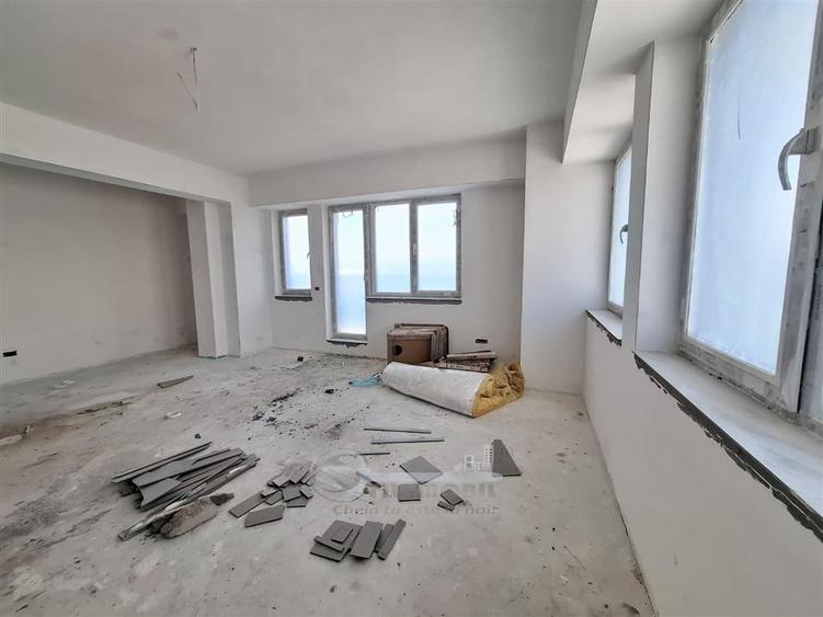 Penthouse cu 2 camere decomandat în Galata