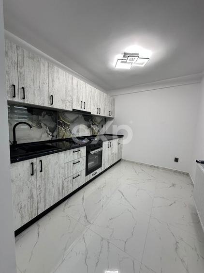 Apartament de vânzare – 3 camere , Micro 8 ,et 1 - 9