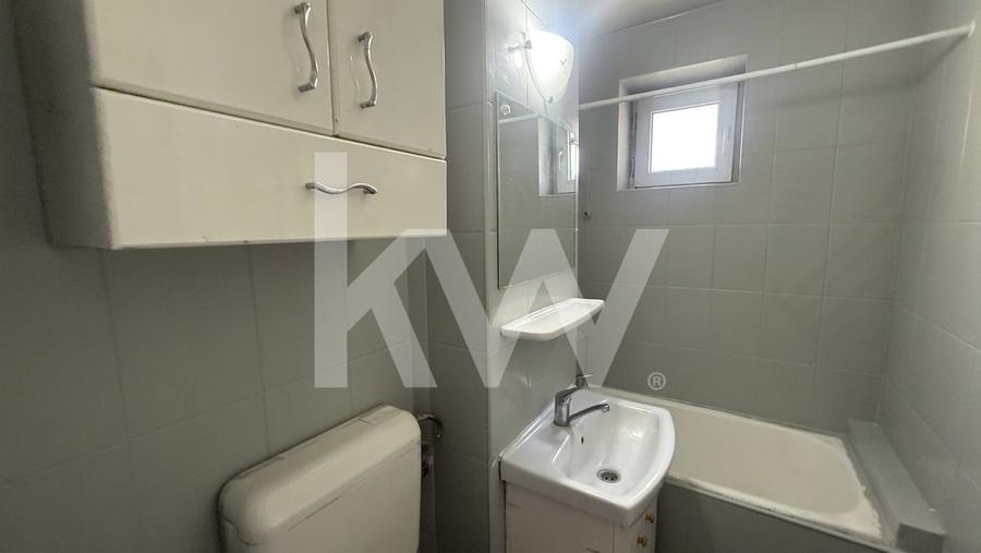 Apartament cu 3 camere decomandat în Astra