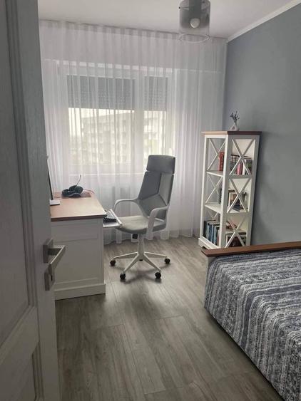 Inchiriez apartament cu 3 camere - 1