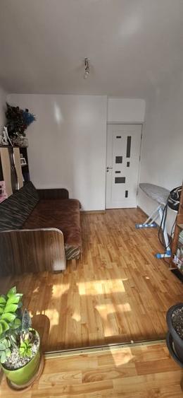 Apartament cu 4 camere decomandat, mobilat în Cornitoiu