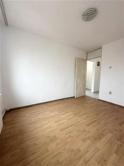 Apartament cu 4 camere decomandat în Km 4-5