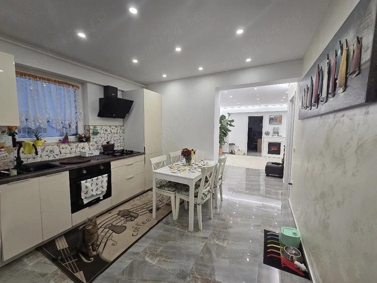 Apartament cu 3 camere nedecomandat în Apărătorii Patriei