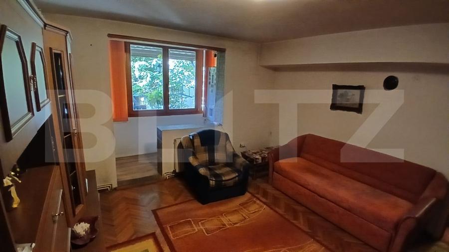 Apartament cu 3 camere nedecomandat, mobilat în Central