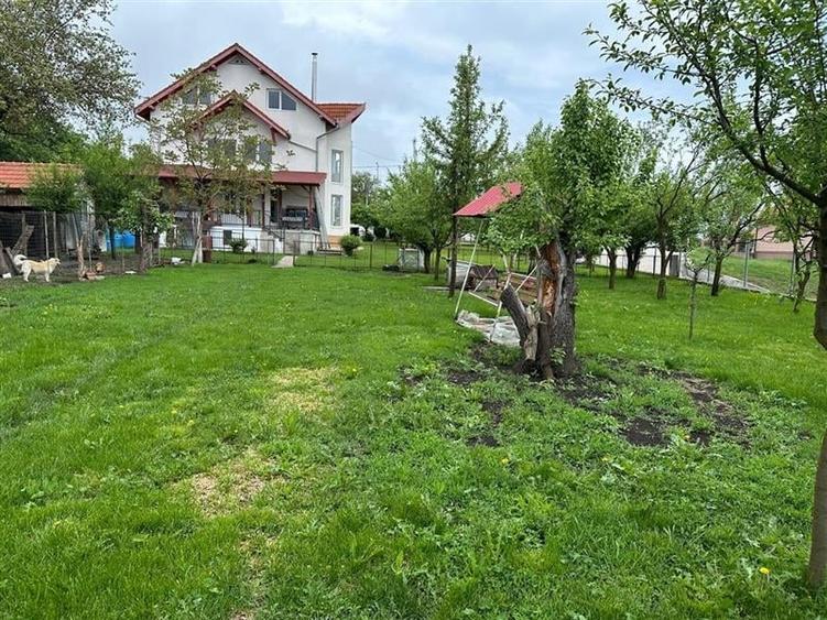 Casă cu 6 camere cu Teren 2100 Mp în Tureni