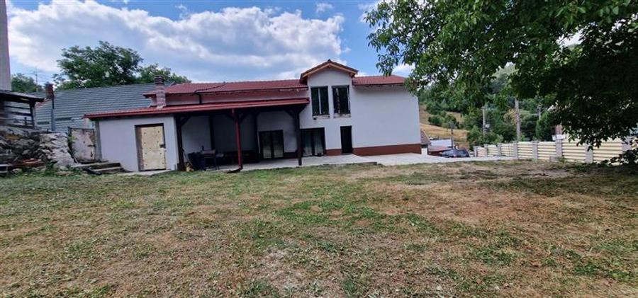 Casă cu 4 camere cu Canalizare în Văliug