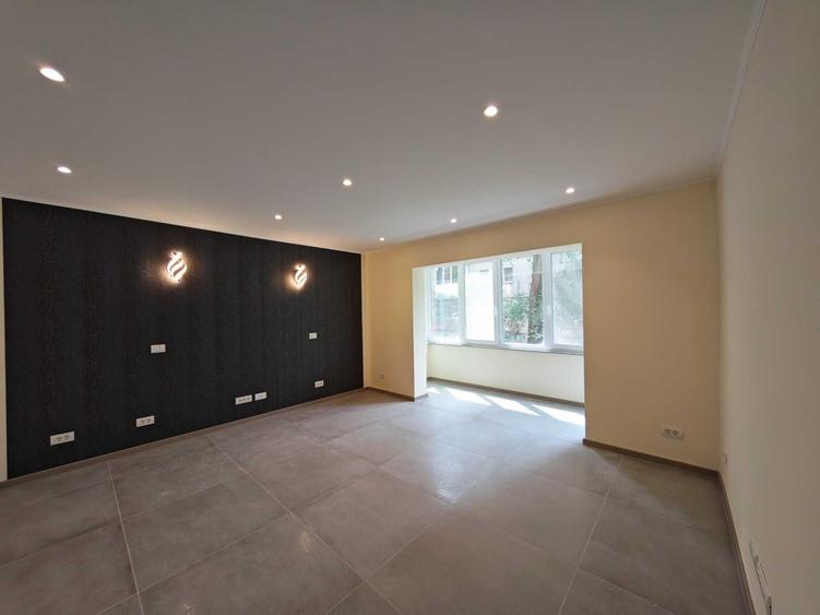 Apartament cu 3 camere decomandat în Complex Studențesc