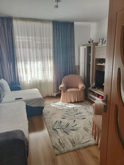 Casă individuală cu 7 camere cu Canalizare în Astra