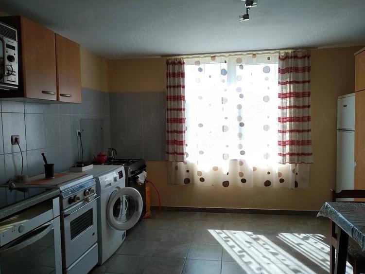 Casă cu 6 camere cu Teren 3000 Mp în Mănăștiur
