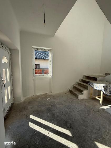 Casă cu 5 camere cu Teren 700 Mp în Ardud