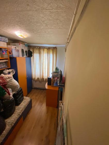Apartament cu 3 camere nedecomandat în Săsar