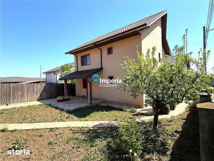 Casă cu 4 camere cu Teren 370 Mp în Ciurea