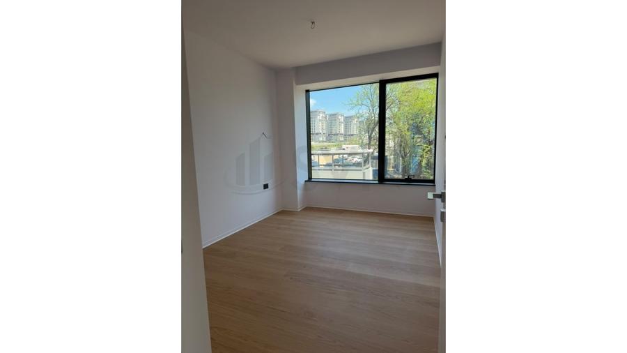 Apartament cu 4 camere decomandat în Barbu Văcărescu