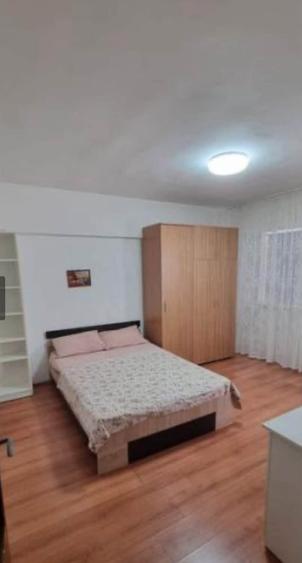 Garsonieră semidecomandată în Casa de Cultură