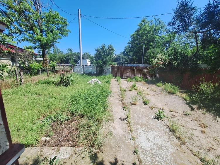 Casă cu 2 camere cu Teren 1734 Mp în Central