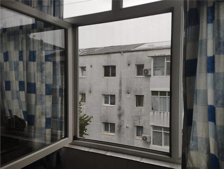 Apartament cu 3 camere semidecomandat în Republicii
