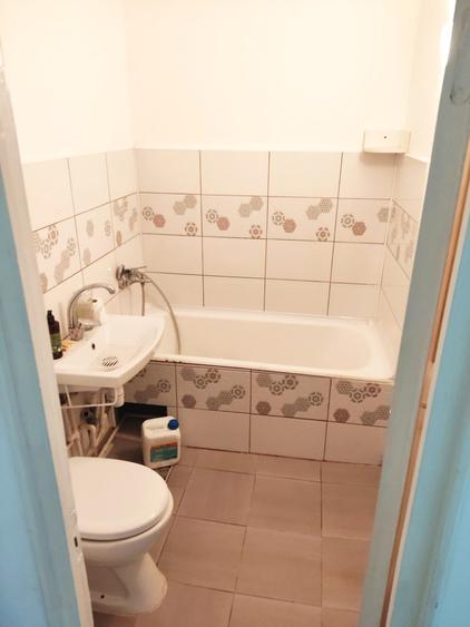 Apartament cu 3 camere semidecomandat în Dacia
