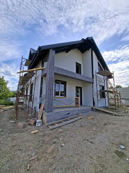 Casă cu 3 camere în Chicerea