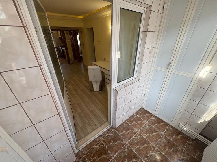 Apartament cu 4 camere decomandat, mobilat în Casa de Cultură