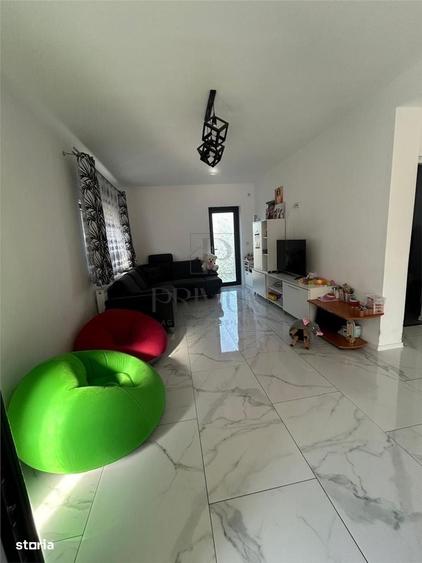 Casă cu 3 camere în Sânmihaiu Român