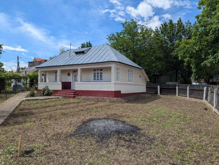 Casă cu 3 camere în Păunești