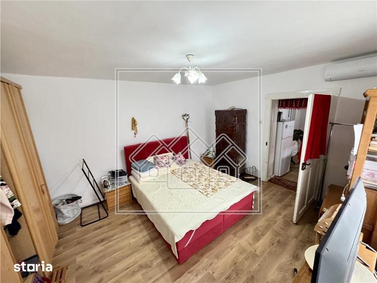 Casă cu 2 camere cu Teren 868 Mp în Arpașu de Jos