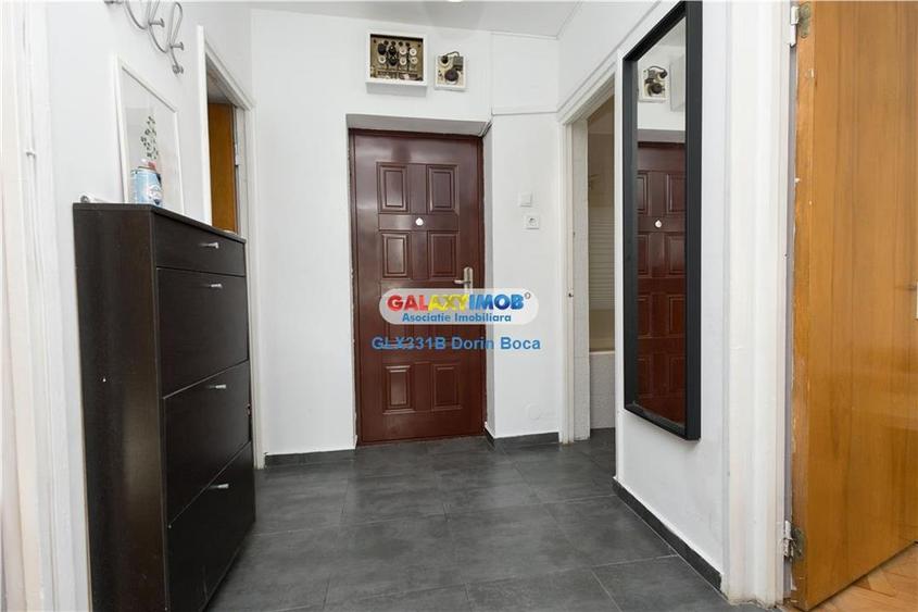 Apartament cu 3 camere semidecomandat, mobilat în Titan