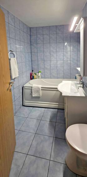 Apartament cu 3 camere decomandat în Uiasca