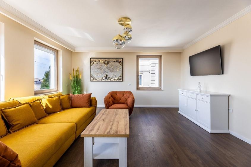 Apartament cu 3 camere decomandat, mobilat în Subcetate