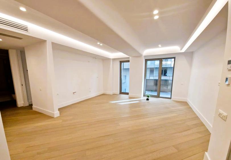 Apartament cu 3 camere decomandat în Băneasa