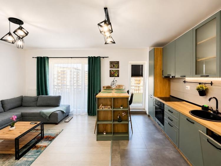 Apartament cu 2 camere decomandat, mobilat în Tractorul
