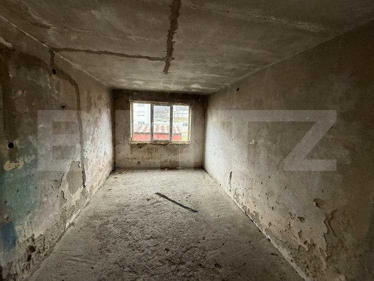 Apartament cu 56 camere decomandat în Cugir