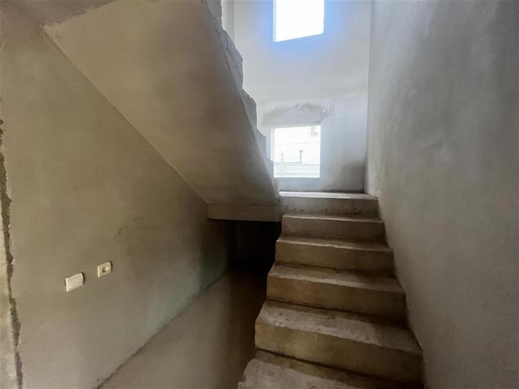 Casă individuală cu 4 camere cu Teren 300 Mp în Strejnicu