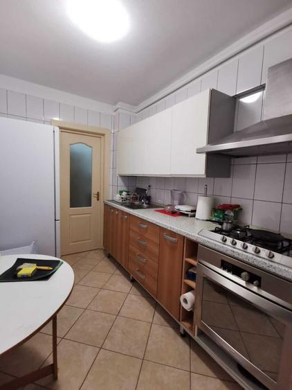 Apartament cu 2 camere semidecomandat în Basarabia