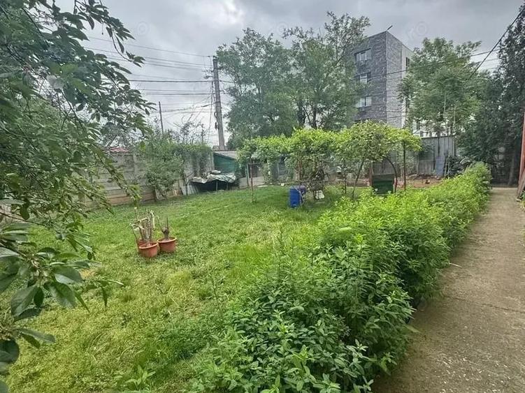 Casă cu 10 camere cu Teren 1000 Mp în Brâncoveanu